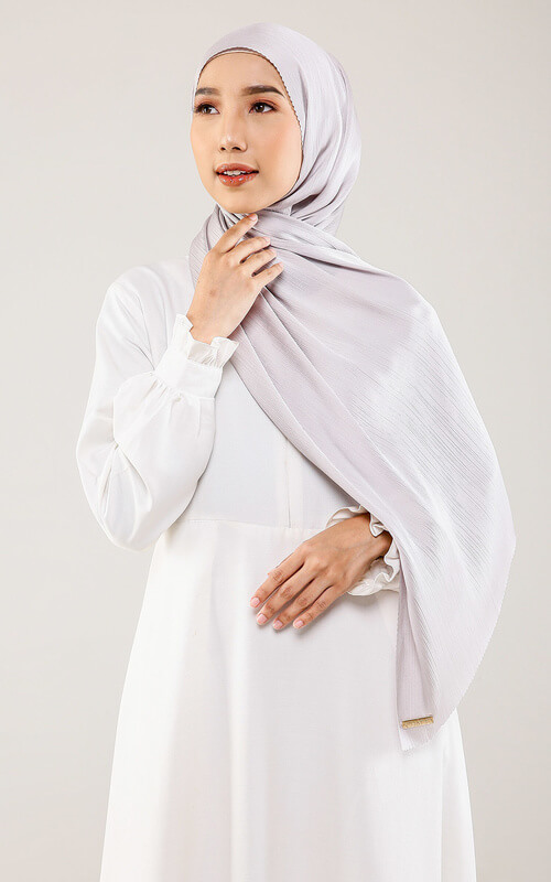 Pashmina Warna Silver atau Abu Muda