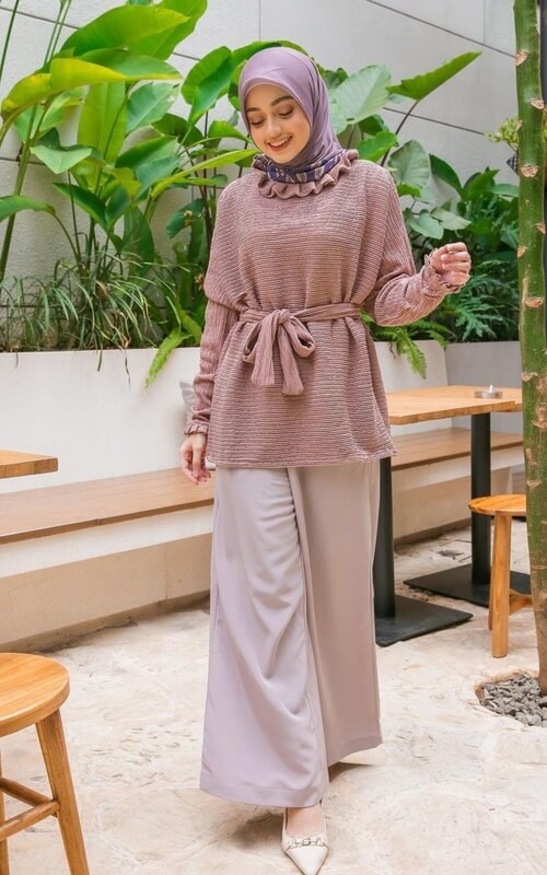 Outfit Hangout Hijab Warna Coklat