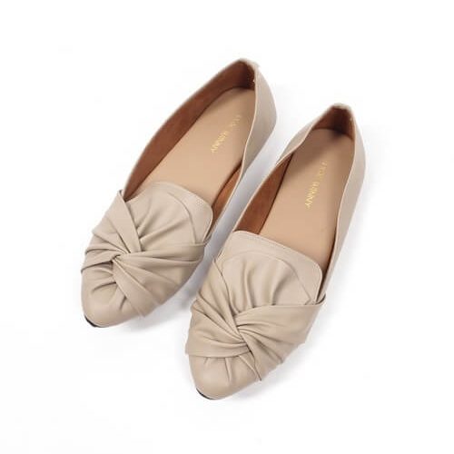 Flat Shoes Beige dengan Pita