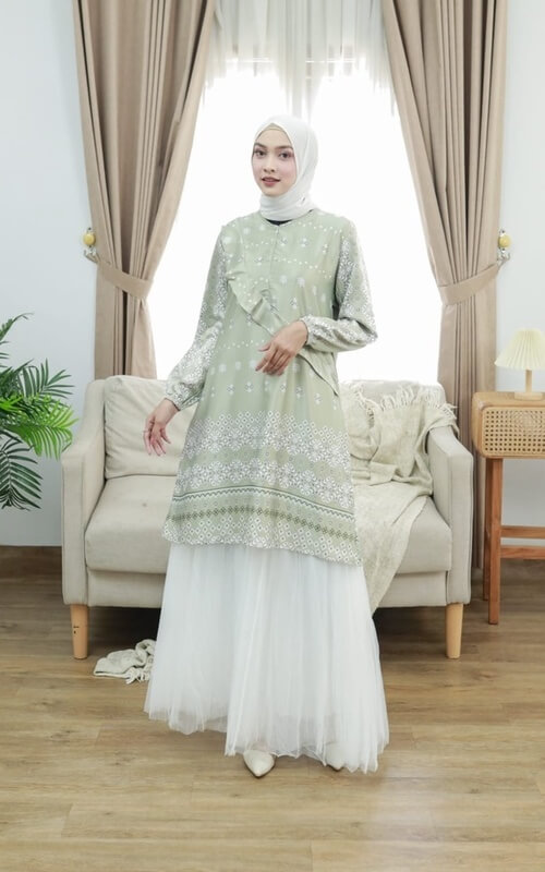 Tunik Sage Green dan Rok Tutu