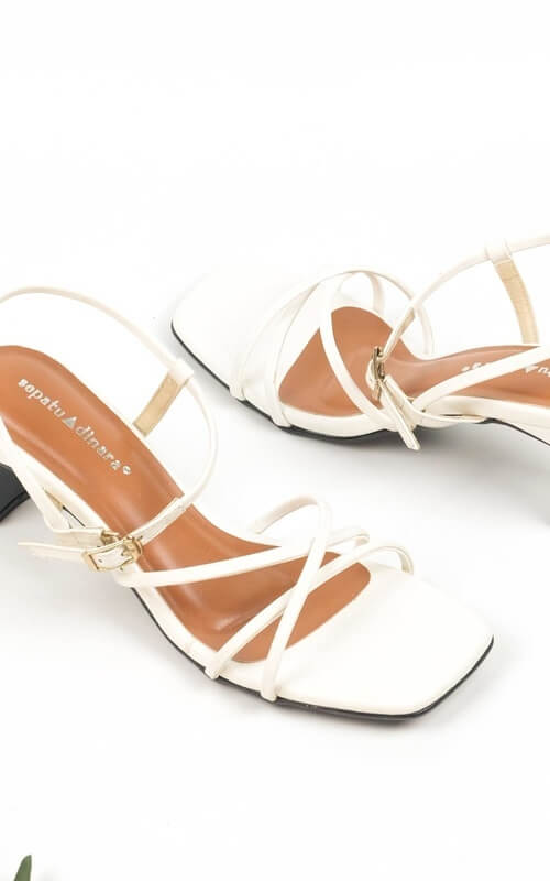 Sandal Heels Putih Model Strap Samping