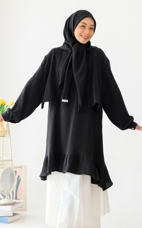 Tunik Hitam Aksen Ruffle