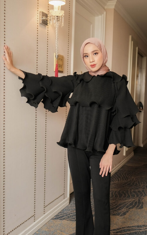 Blouse Plisket Lengan Lonceng Ruffle