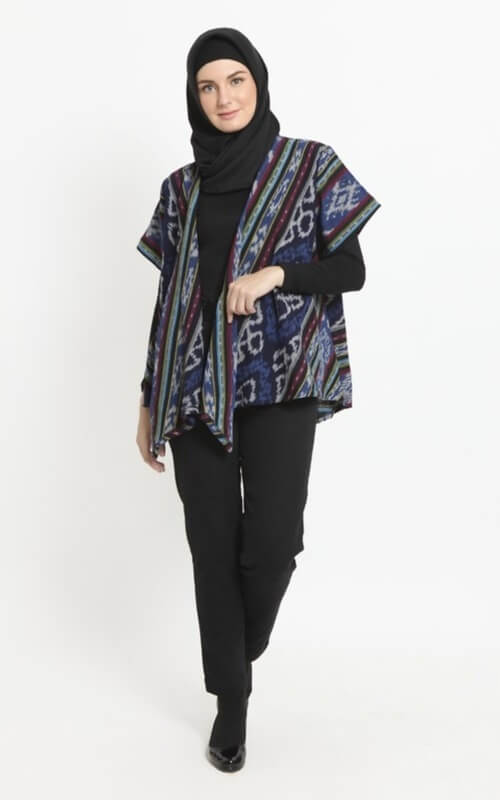 Celana Hitam dan Outer Batik