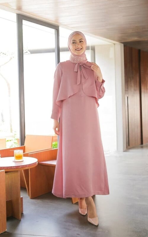 Tampil Chic dengan Dress Pink