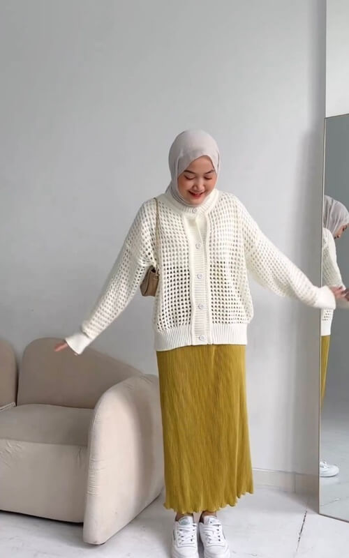 Rok Plisket dan Knit Cardigan