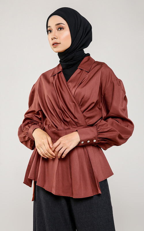 Blouse Silk Maroon untuk Acara Formal