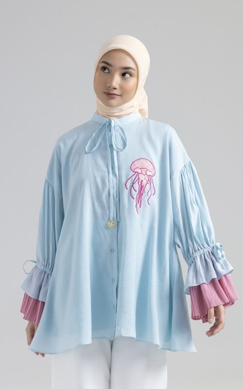 Blouse Kancing Depan dengan Tangan Ruffle