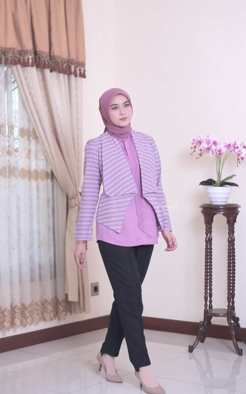 Blazer Ungu Motif Garis