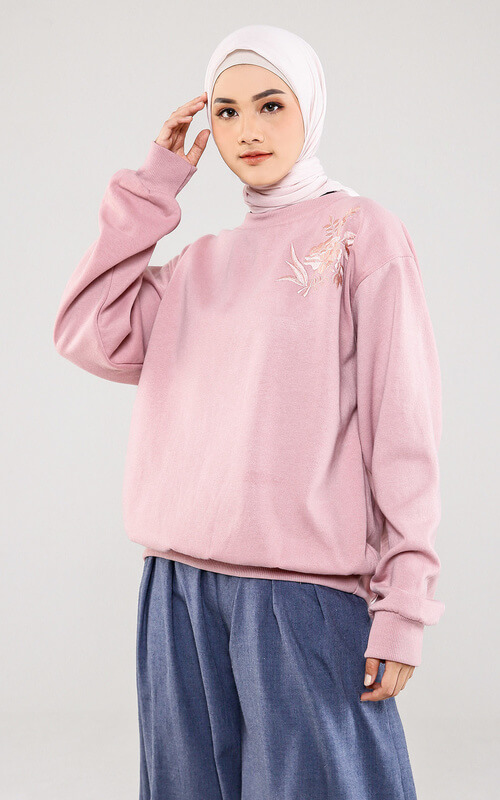 Sweater Crewneck Oversize dengan Bordir