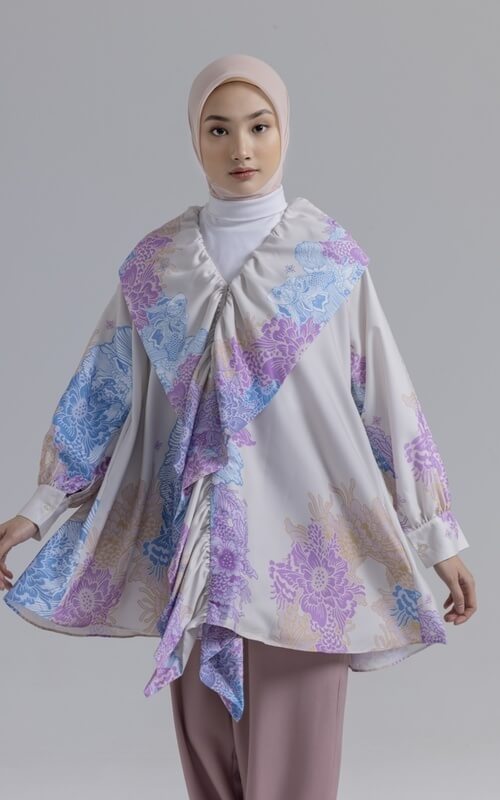 Blouse Tiga Warna dengan Kerah V-Neck