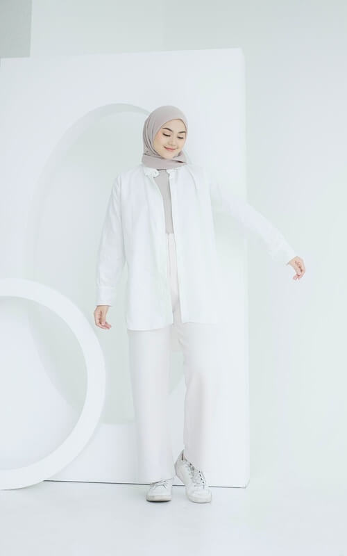 White Skirt Sebagai Outwear