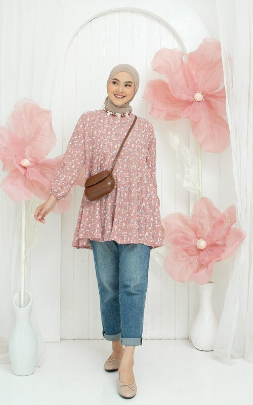 Celana Jeans dan Blouse Floral