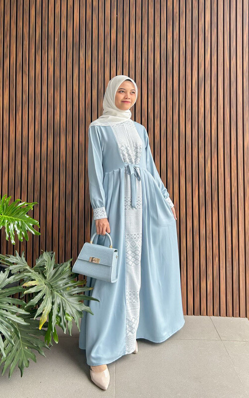 Gamis Biru Kombinasi Putih Aksen Pita