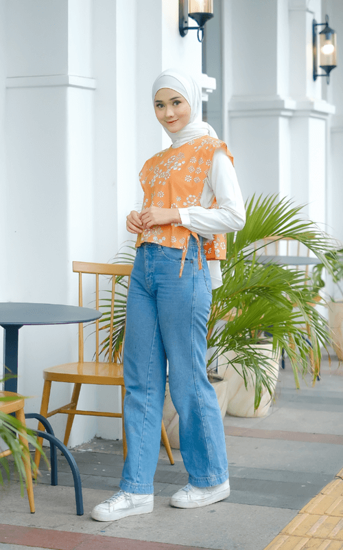 Rompi Orange Kombinasi Celana Jeans