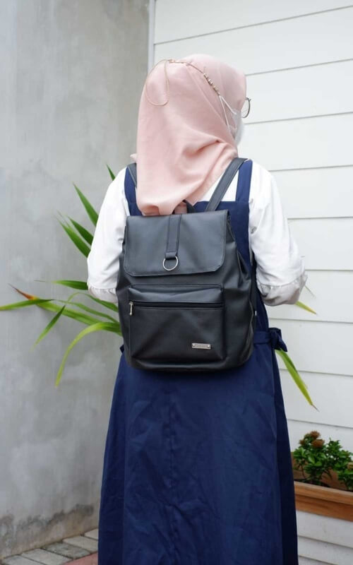 Tas Punggung Hitam Waterproof