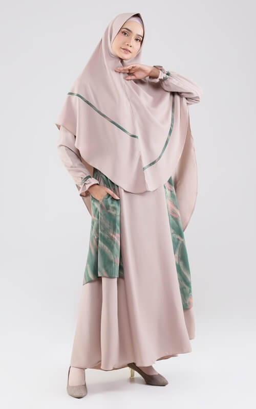 Gamis dengan Paduan Warna Kalem