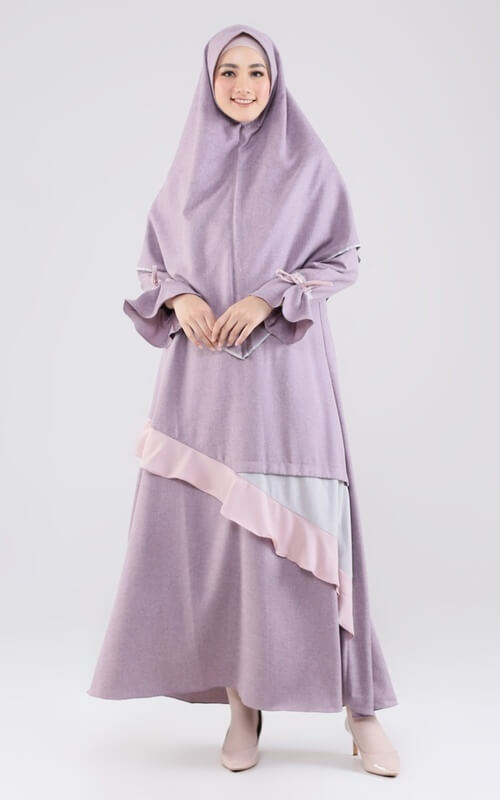 Gamis dengan Lengan Lebar dan Flowy