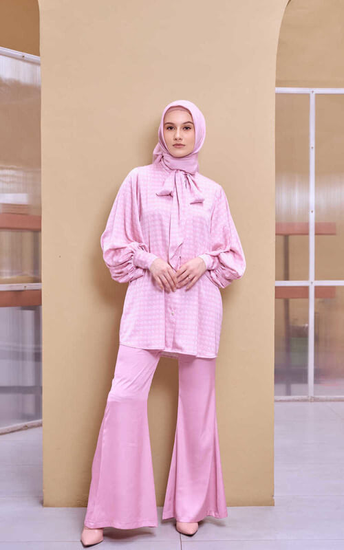 Setelan Serba Pink