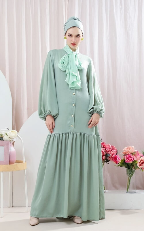 Dress Hijau Polos dengan Scarf