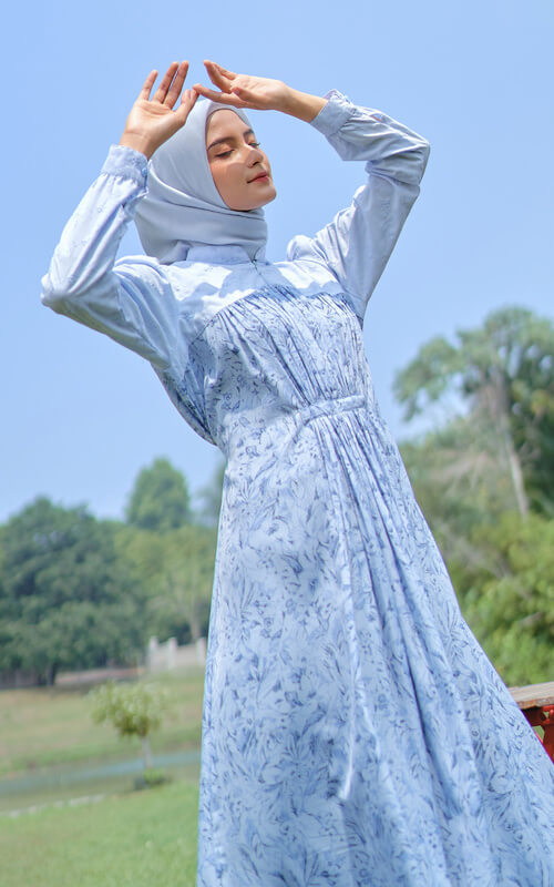 Dress Biru dengan Motif Floral