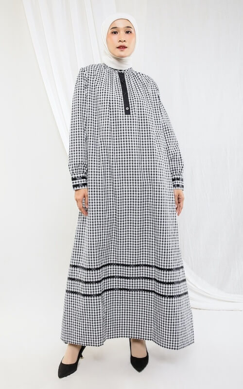 Gamis Putih Hitam Motif Kotak