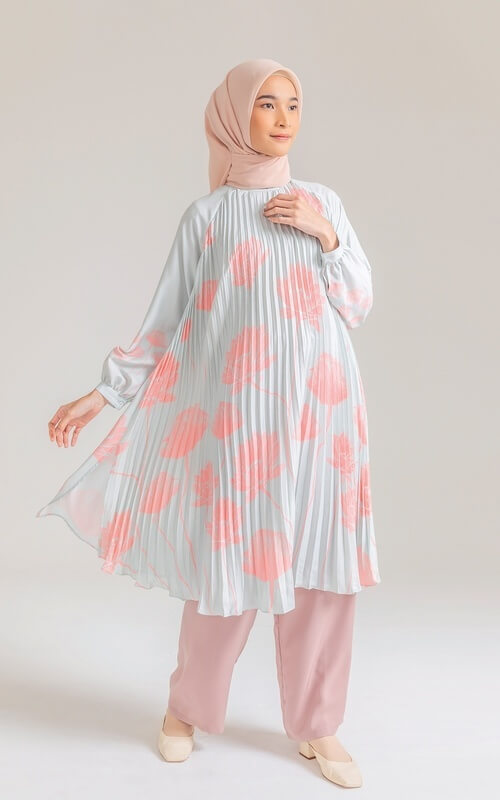 Tunik Putih, Motif Mawar