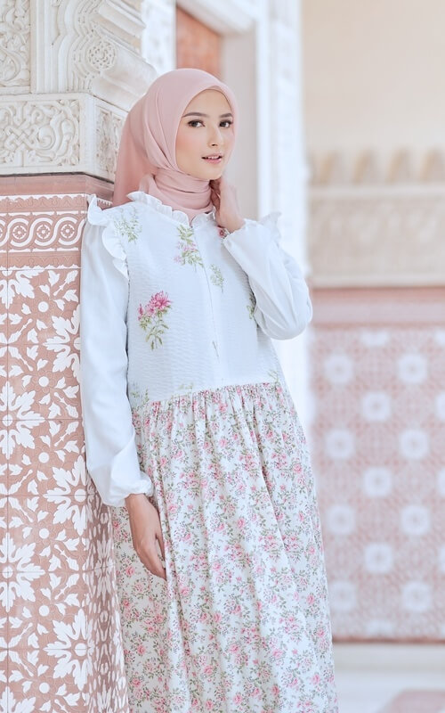 Dress Cantik Warna Pink Putih