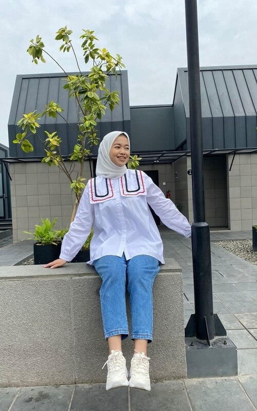 OOTD Baju Putih Celana Jeans