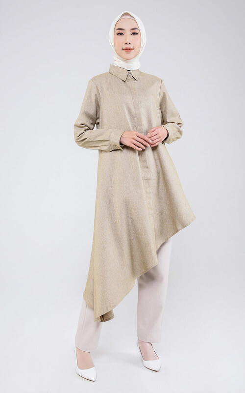 Tunik Polos Warna Beige Dengan Potongan Asimetris