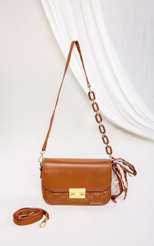 Sling Bag Elegan Dengan Nuansa Klasik Warna Coklat