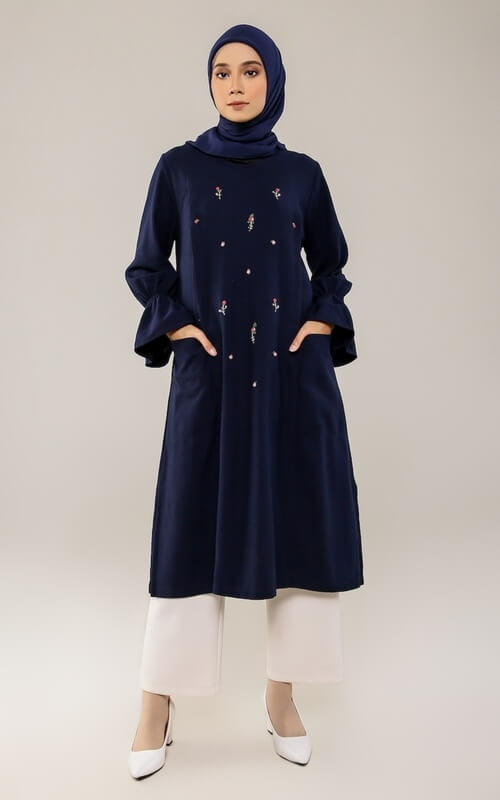 Midi Dress Navy dengan Aksen Bunga di Dada