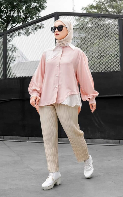 Blouse Warna Soft Pink dan Kulot Lipit