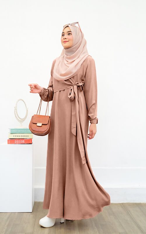 Gamis Mocca dengan Detail Tali Pita