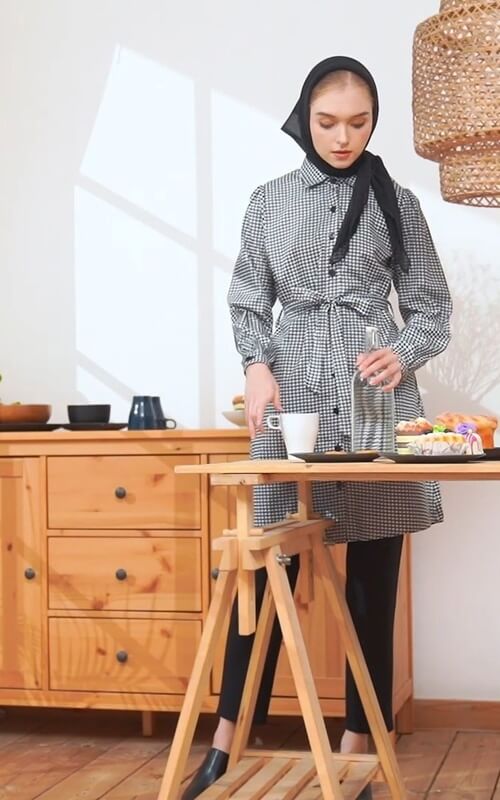 Hijab Hitam Minimalis Lilitan Sederhana