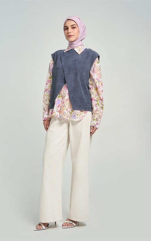 Rompi Asimetris Denim dan Kemeja Motif Floral