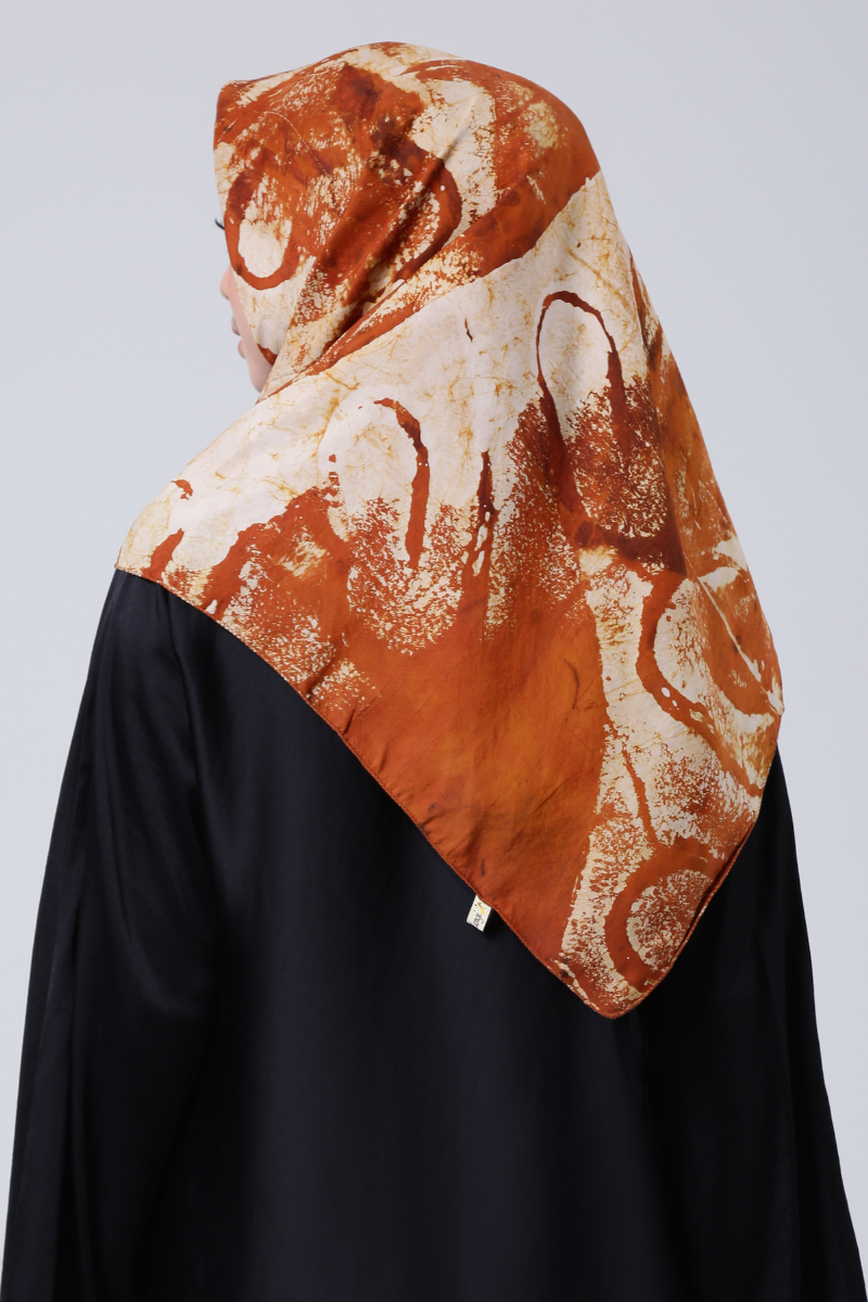 Padu Padan Baju Kantor Batik untuk Muslimah - Scarf