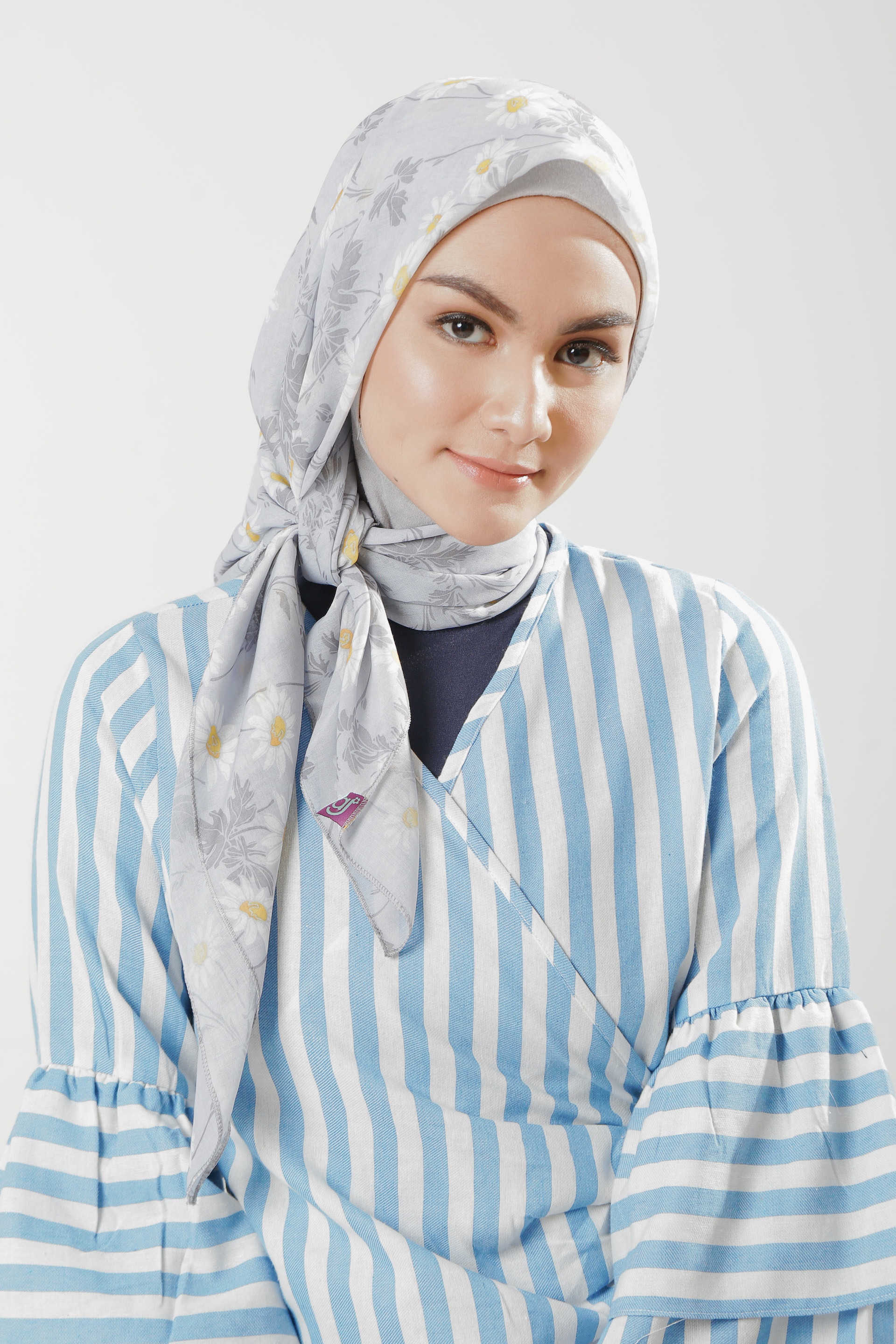 Tutorial Hijab Simple Segi Empat