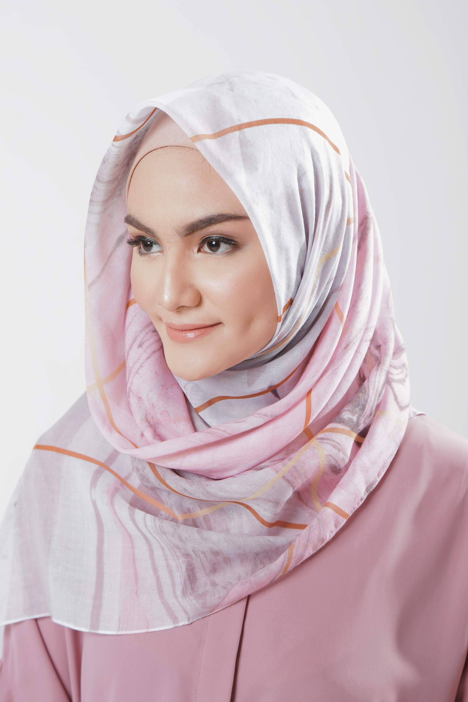 Tutorial Jilbab Segi Empat untuk ke Kantor