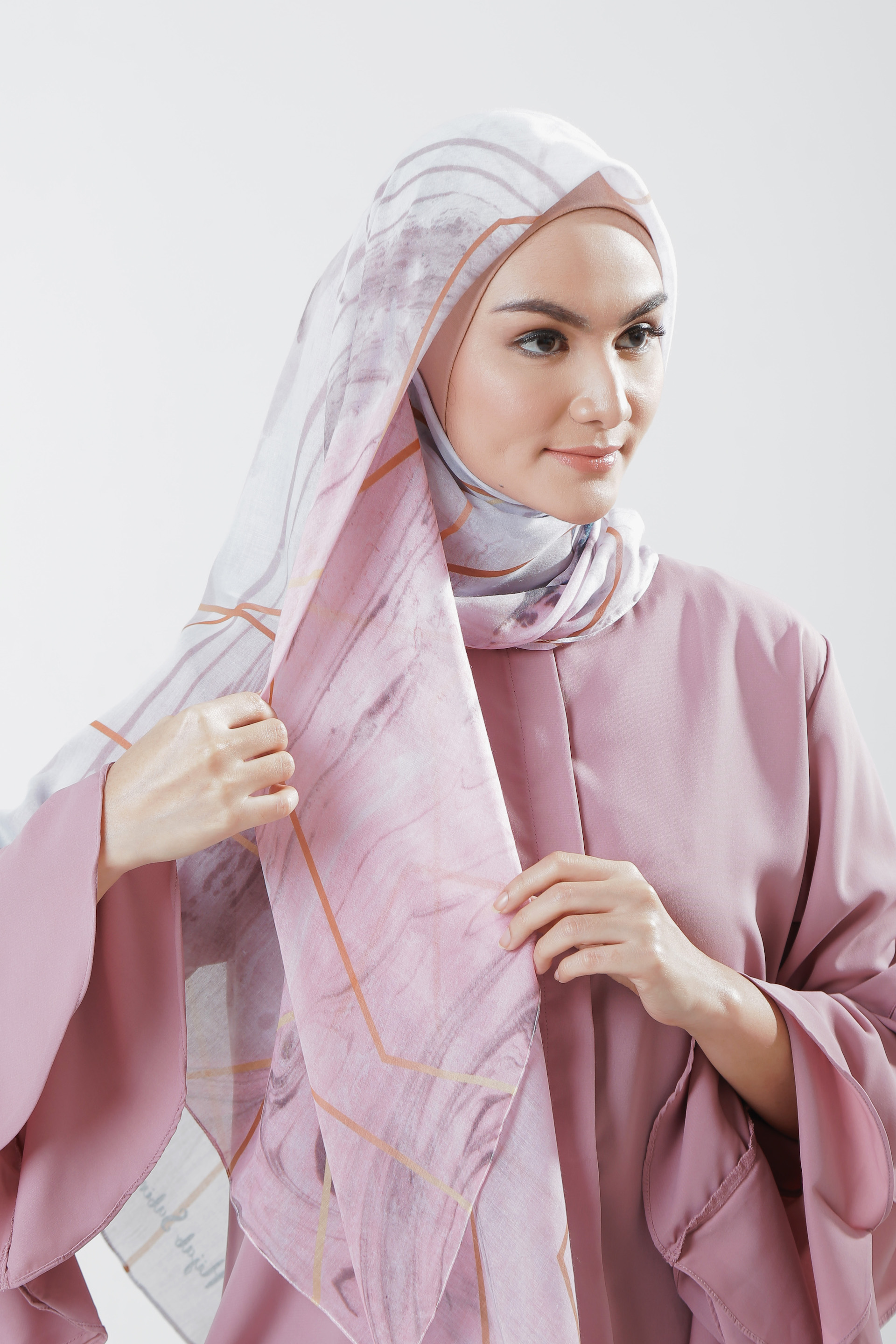 Tutorial Jilbab Segi Empat untuk ke Kantor - step 6