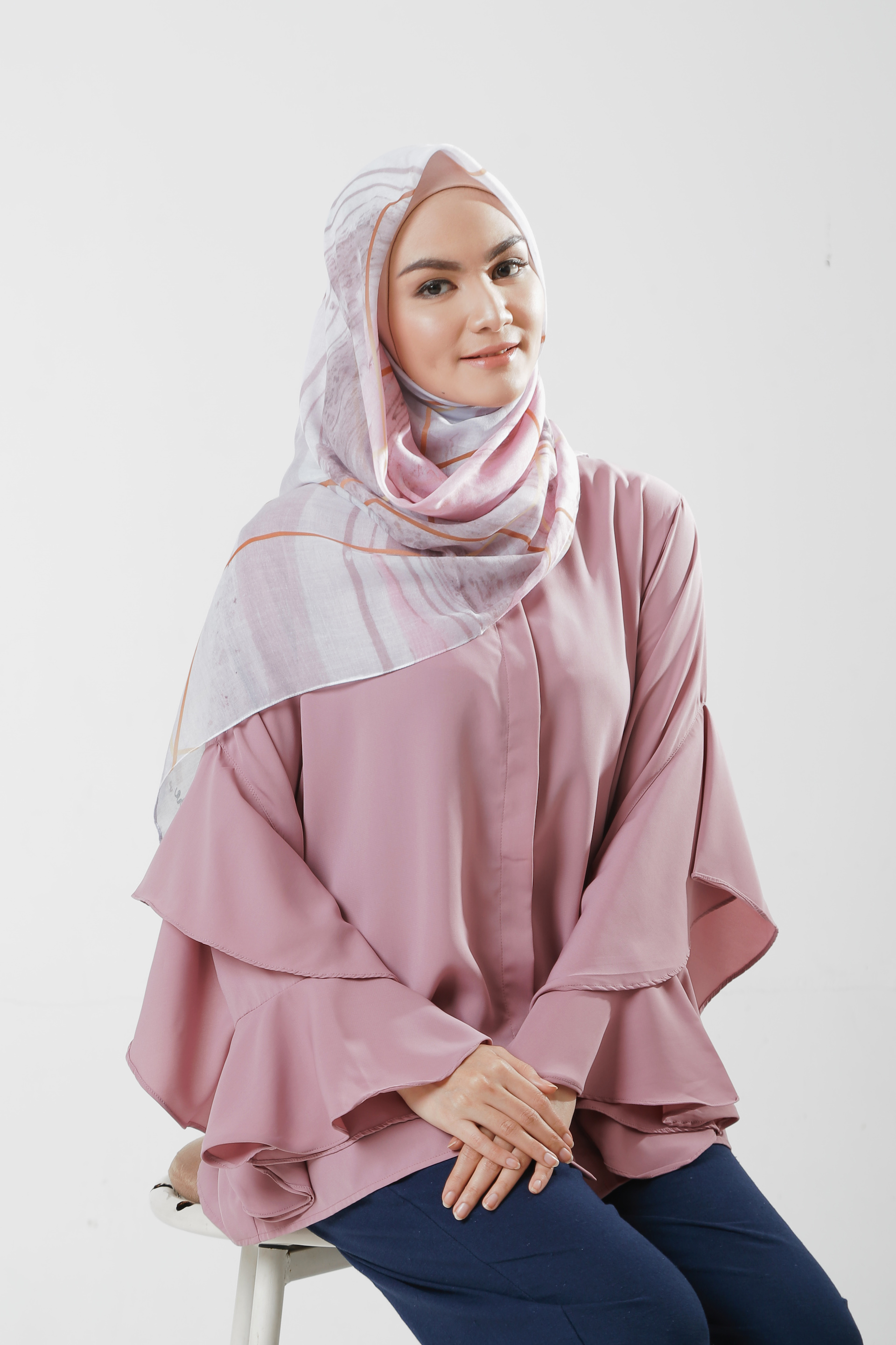 Tutorial Jilbab Segi Empat untuk ke Kantor - step terakhir