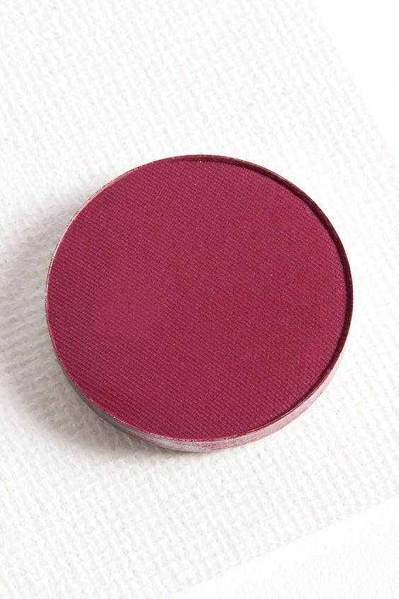 Tips Memilih Eyeshadow yang Cocok untuk Kulit Sawo Matang - Purple, Plum, Burgundy