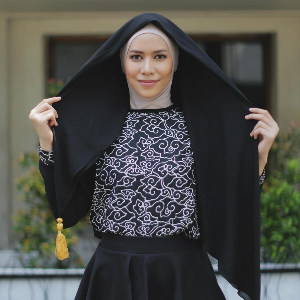 Tutorial Hijab untuk Baju Batik