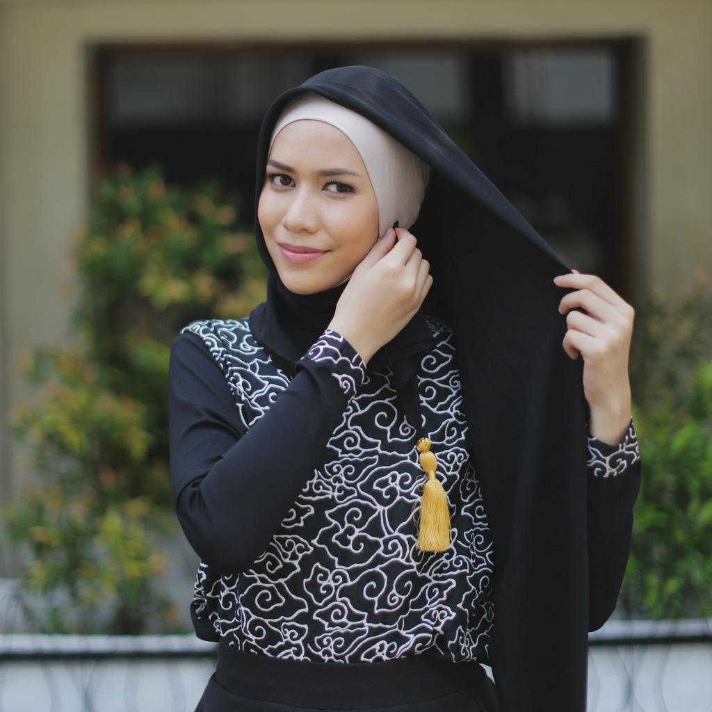 Tutorial Hijab untuk Baju Batik