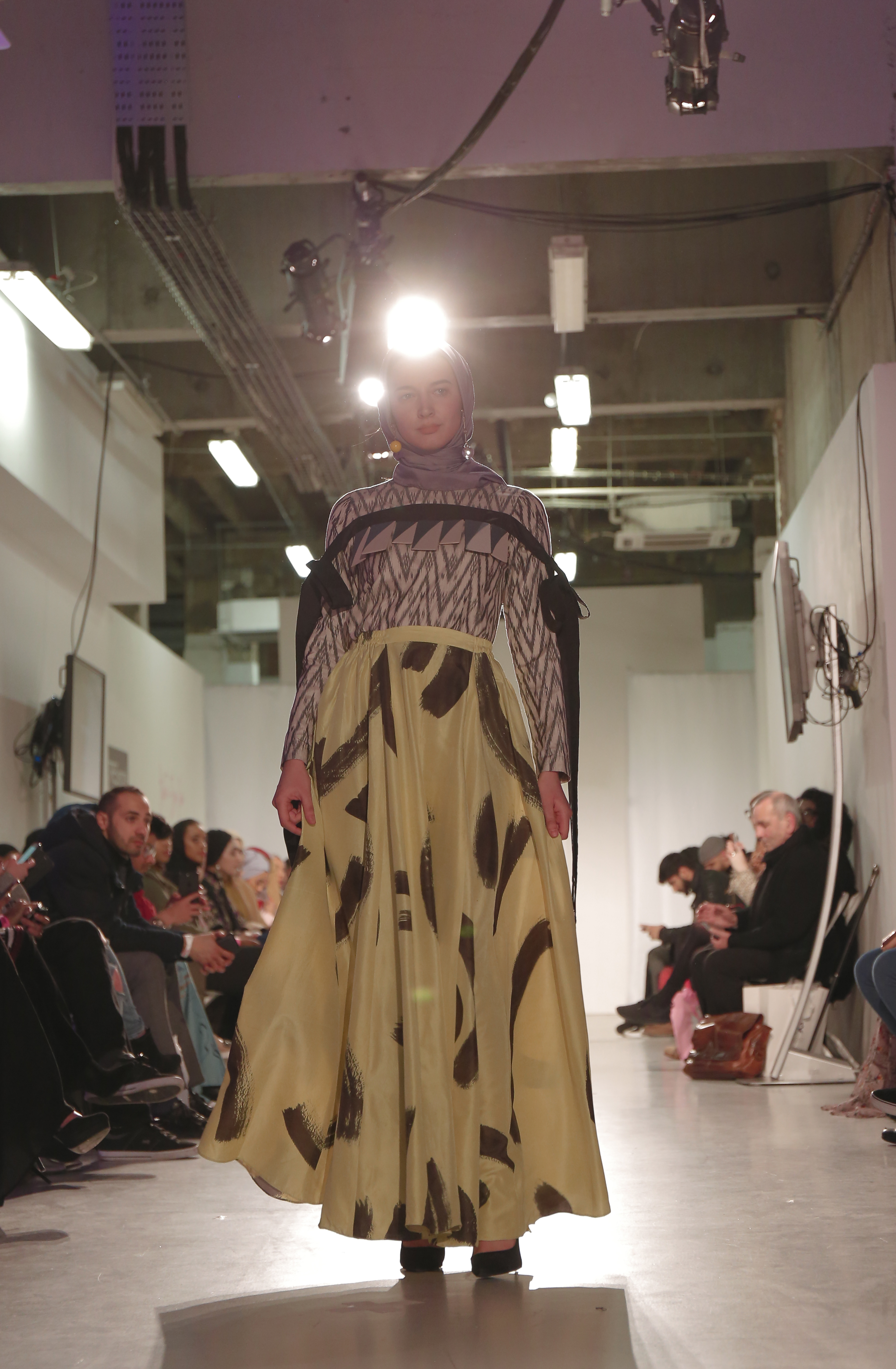 Koleksi Dian Pelangi Di London Modest Fashion Week 2018