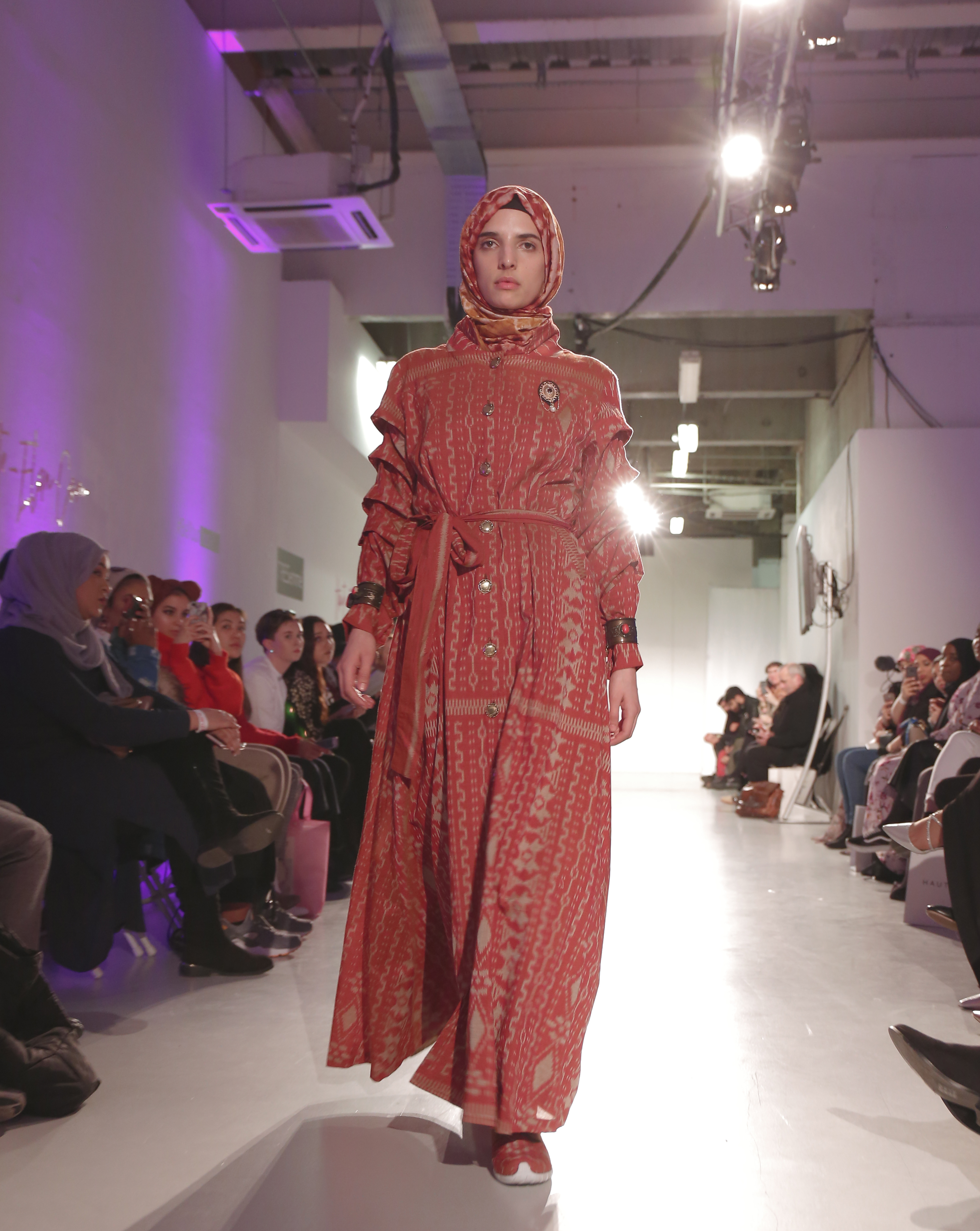 Vivi Zubedi, Desainer Asal Indonesia di London Modest Fashion Week 2018