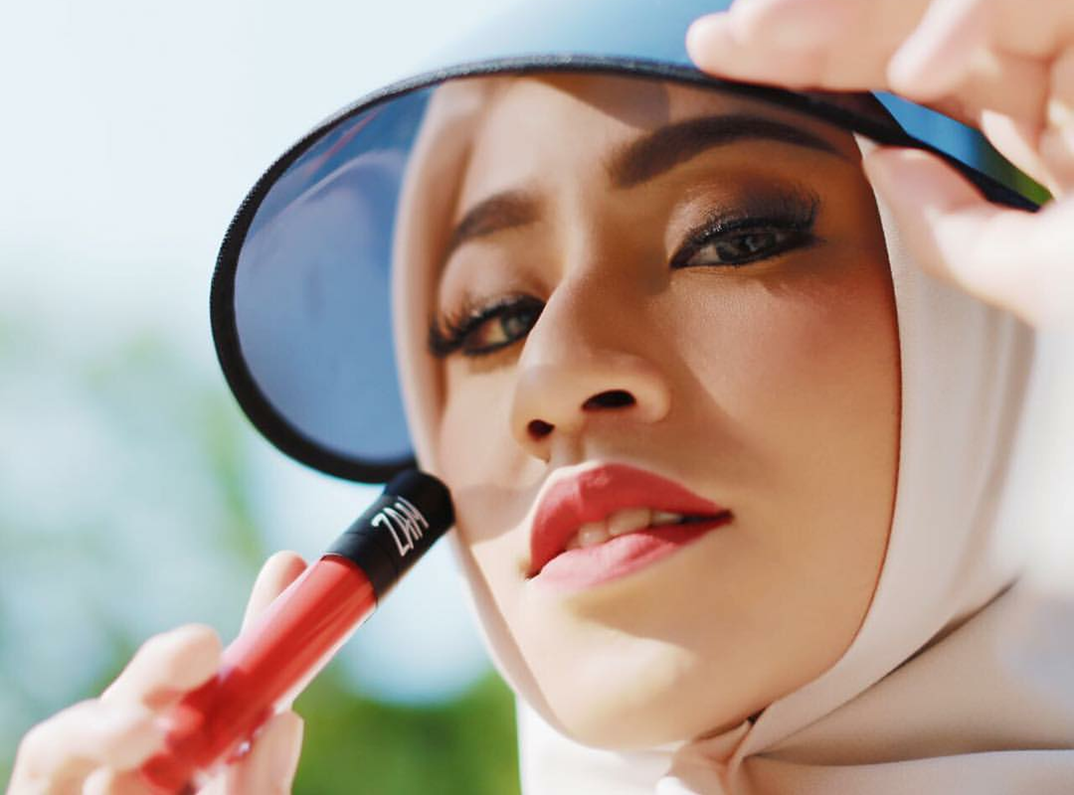 Jilbab yang Cocok Untuk Lipstik Merah - Zam Cosmetics 08.00 PM