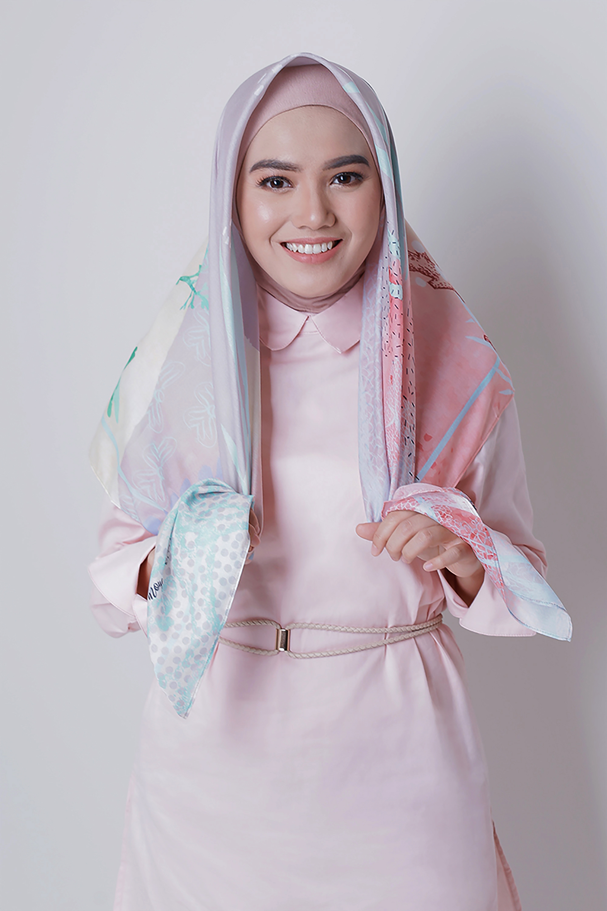 step kedua Tutorial Jilbab Segi Empat 