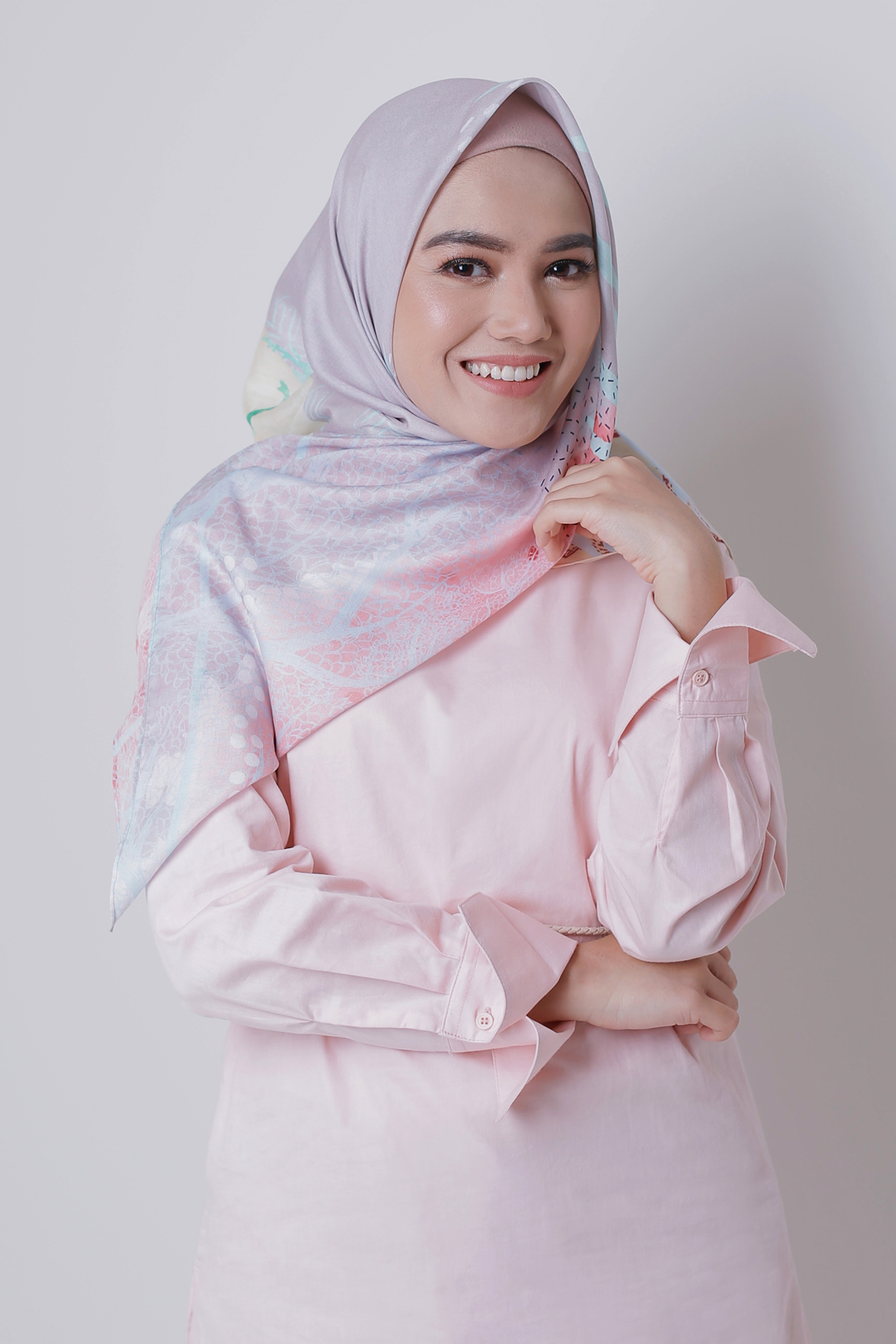 Tutorial singkat Hijab Segi Empat ala Herfiza