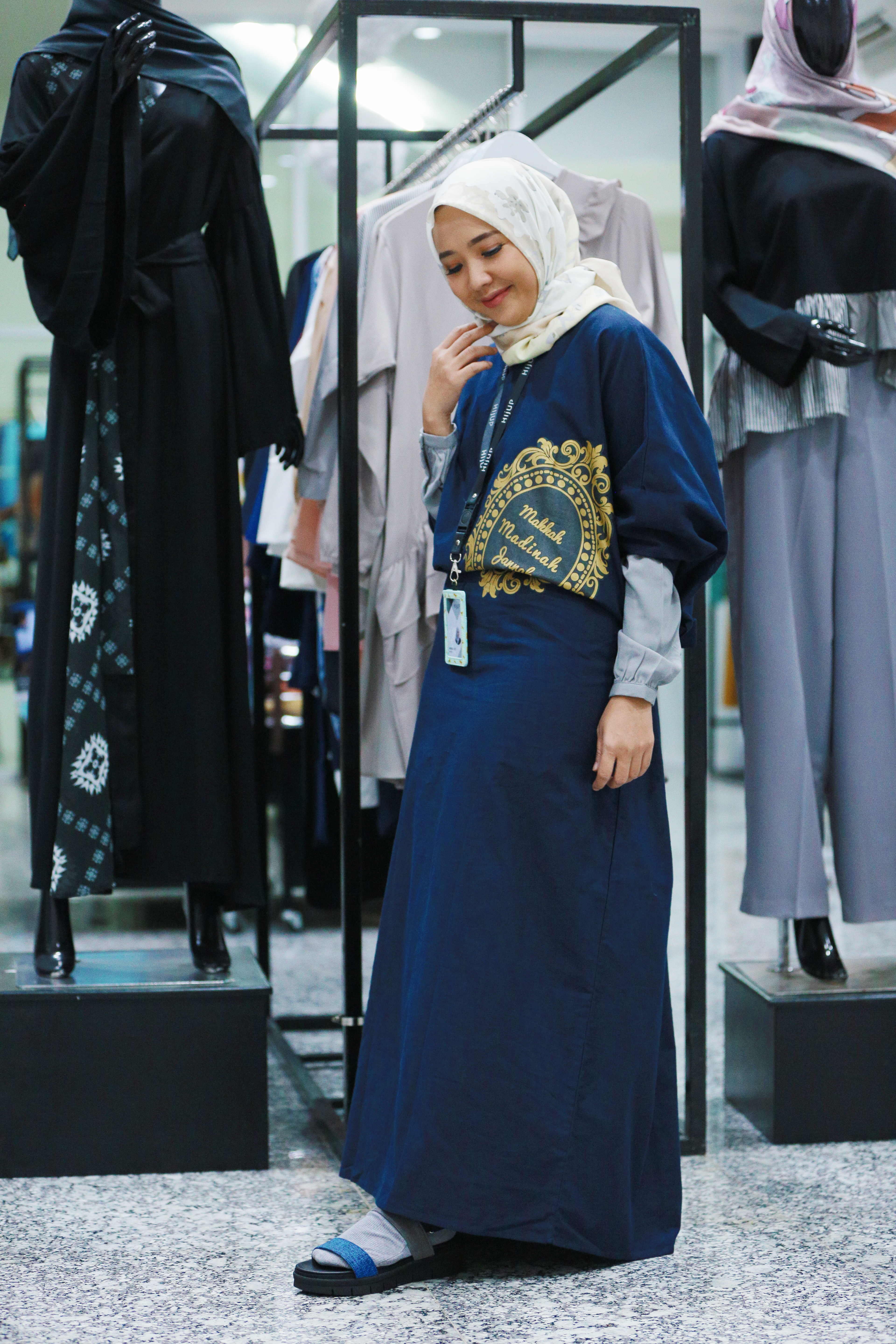 Abaya Modern ke Kantor